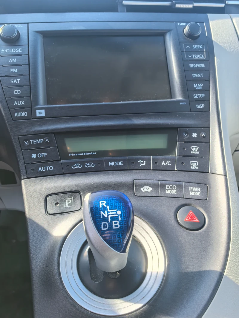 Toyota Prius хибрид, снимка 7 - Автомобили и джипове - 53557799