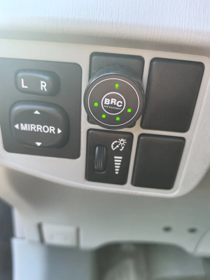 Toyota Prius хибрид, снимка 9 - Автомобили и джипове - 53557799