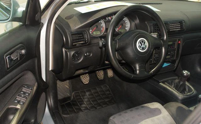 VW Passat 1.8 T ЧИСТО НОВ  - изображение 9