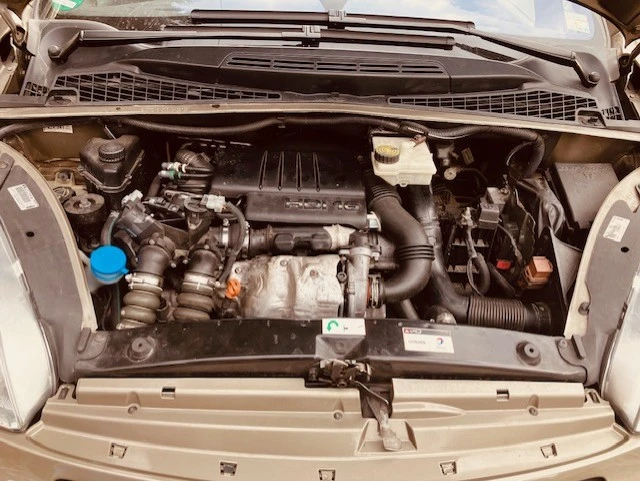 Citroen Xsara picasso 1, 6 ХДИ, снимка 8 - Автомобили и джипове - 53899818