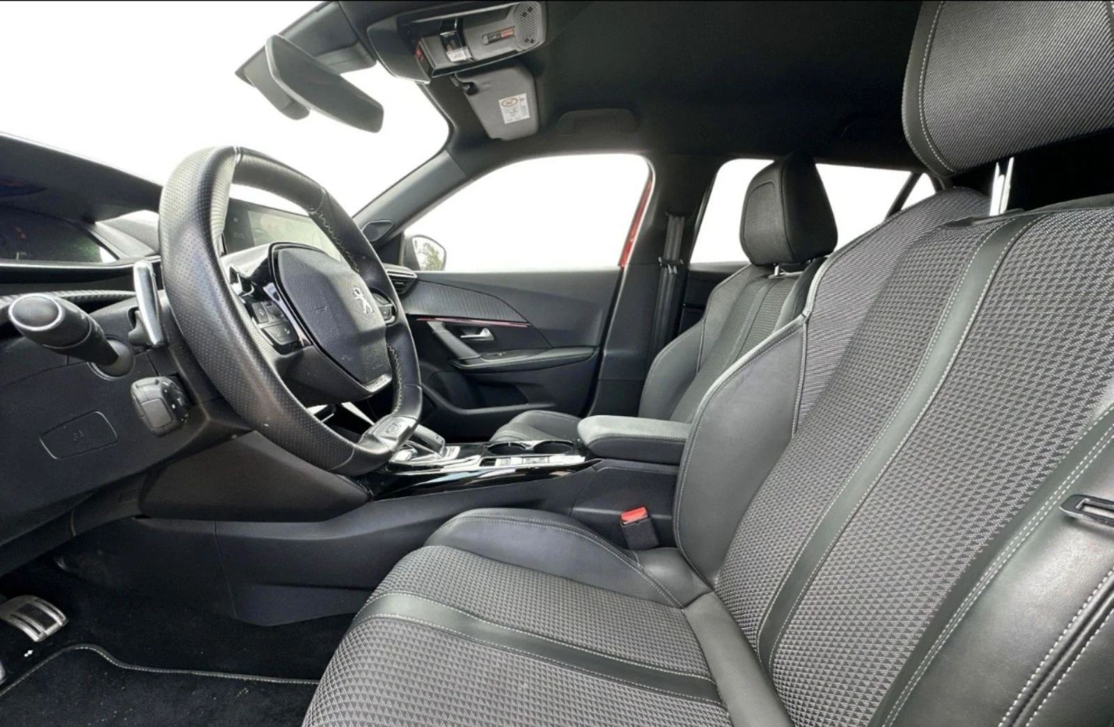 Peugeot 2008 GT 1, 5 130kс С-Историята 105.000км Автомат  - изображение 6