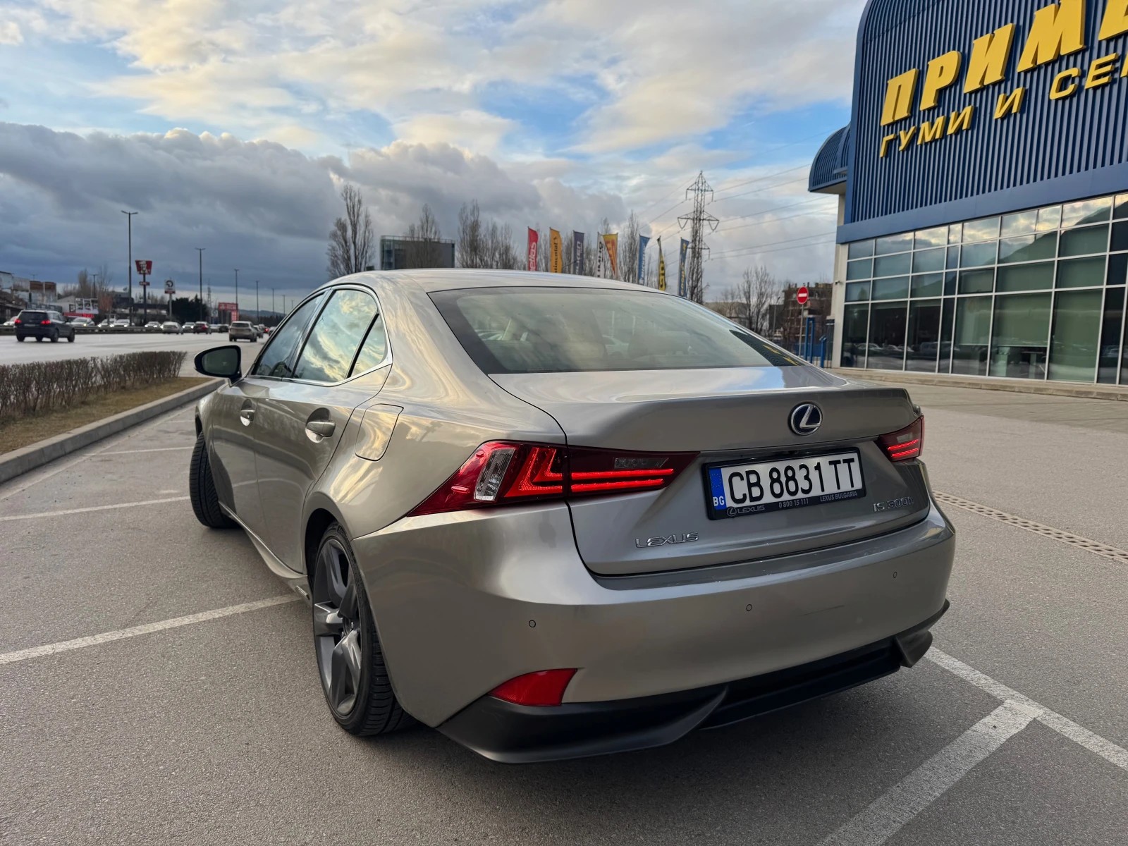 Lexus IS 300 h Luxury - изображение 6