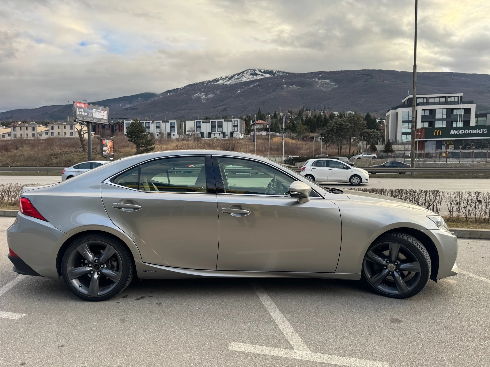 Lexus IS 300 h Luxury - изображение 4