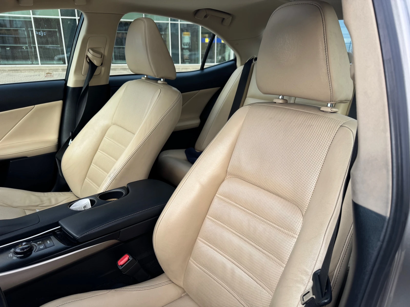 Lexus IS 300 h Luxury - изображение 10