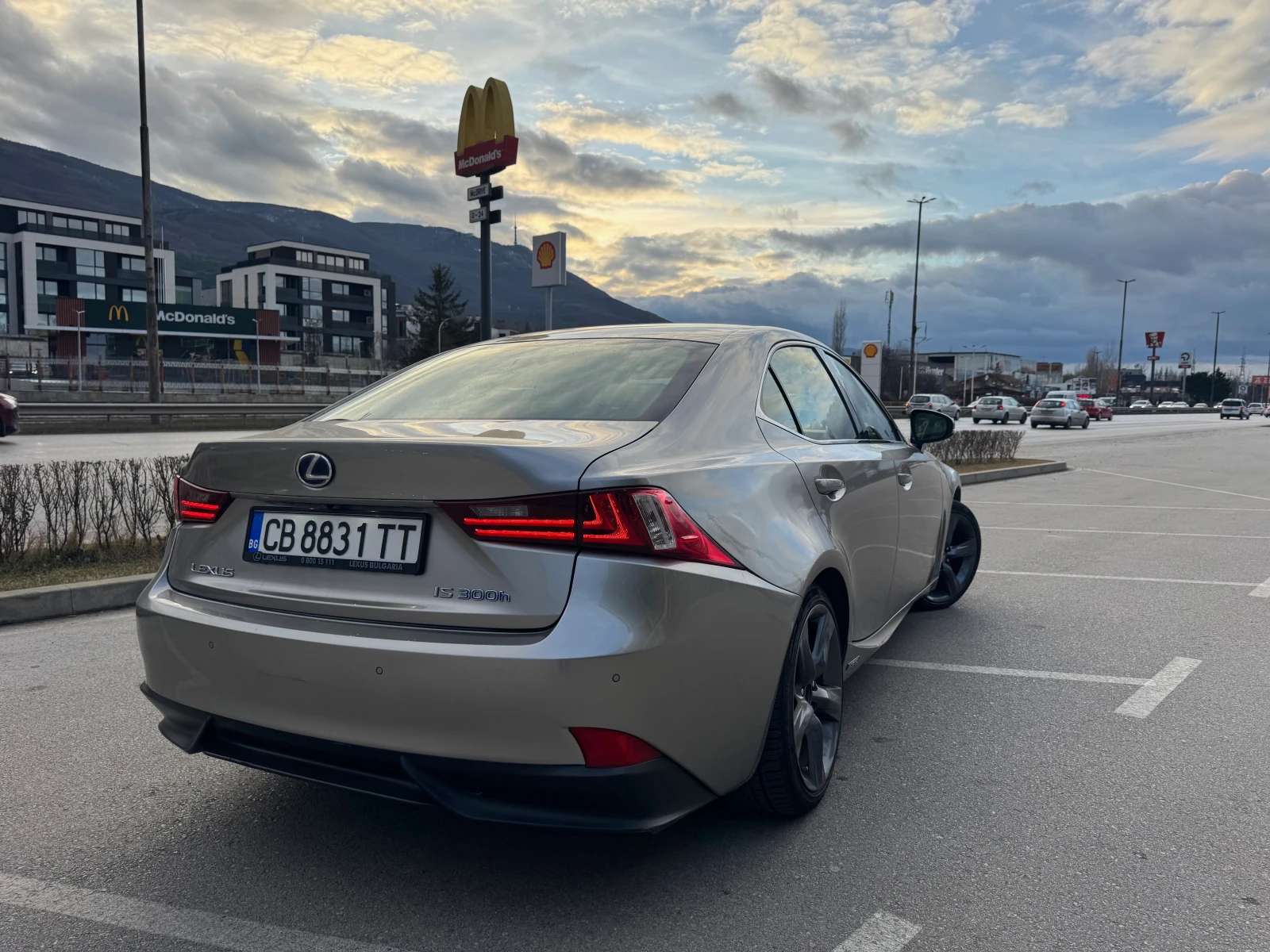 Lexus IS 300 h Luxury - изображение 5