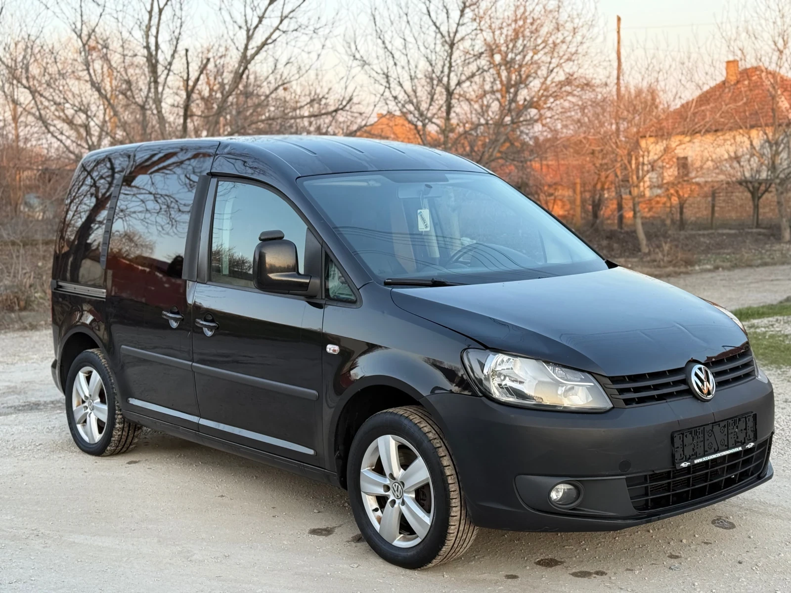 VW Caddy * 2.0tdi * 140к.с * DSG* Navi * Кожа, снимка 2 - Автомобили и джипове - 53737764