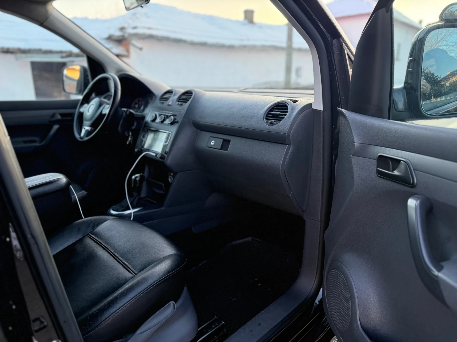 VW Caddy * 2.0tdi * 140к.с * DSG* Navi * Кожа, снимка 7 - Автомобили и джипове - 53737764