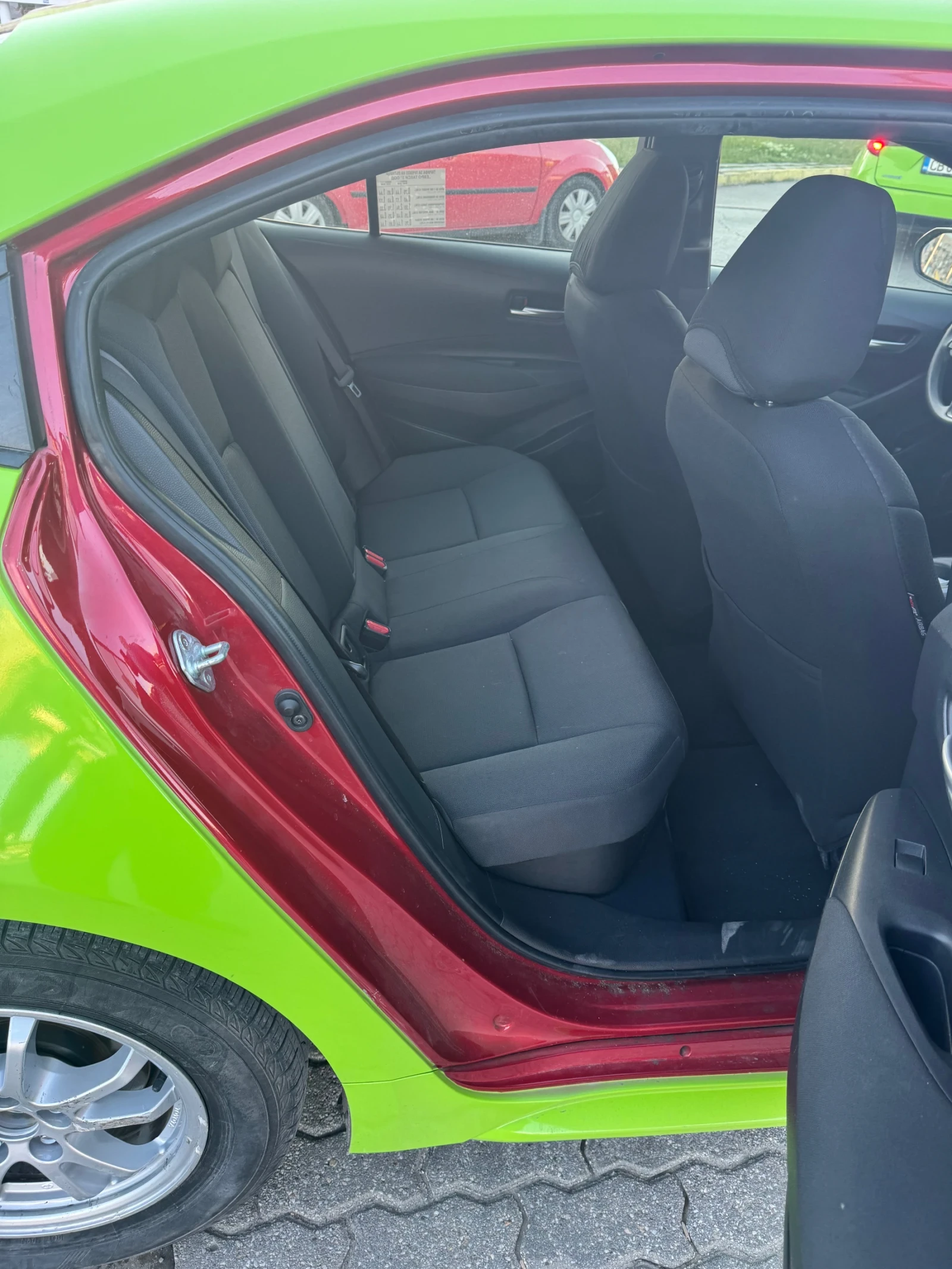 Toyota Corolla Хибрид, снимка 7 - Автомобили и джипове - 54778385