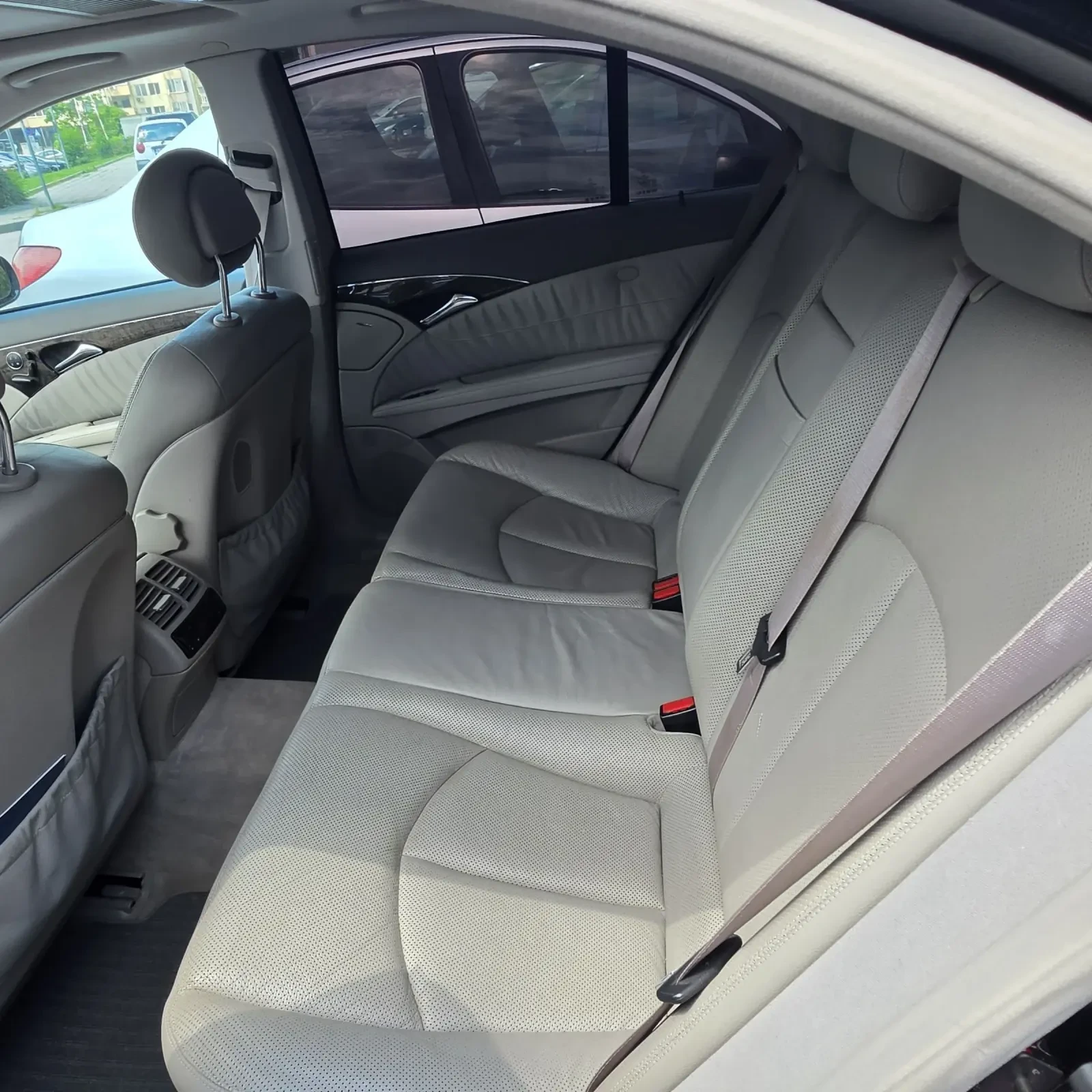 Mercedes-Benz E 320, снимка 9 - Автомобили и джипове - 54781908