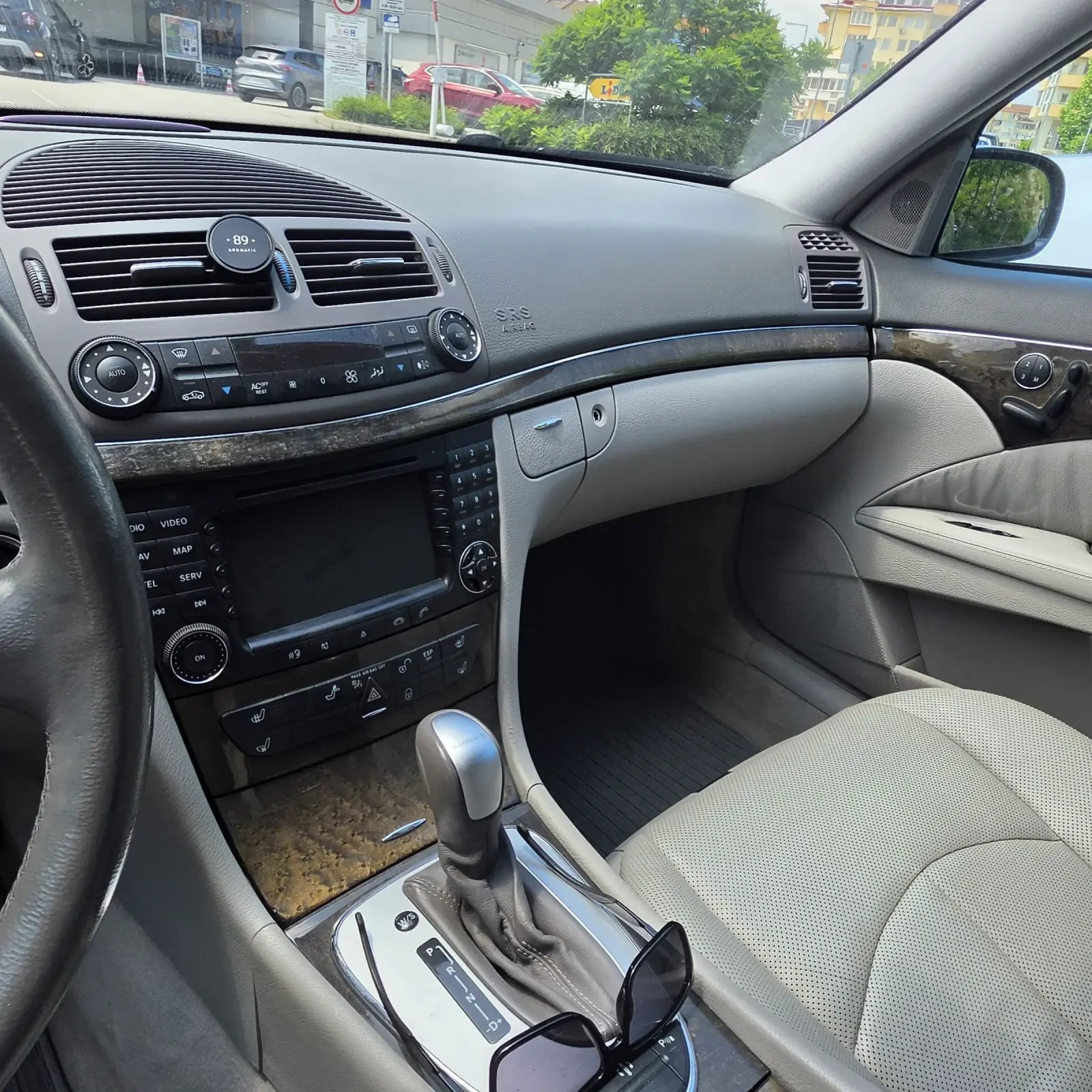 Mercedes-Benz E 320, снимка 7 - Автомобили и джипове - 54781908