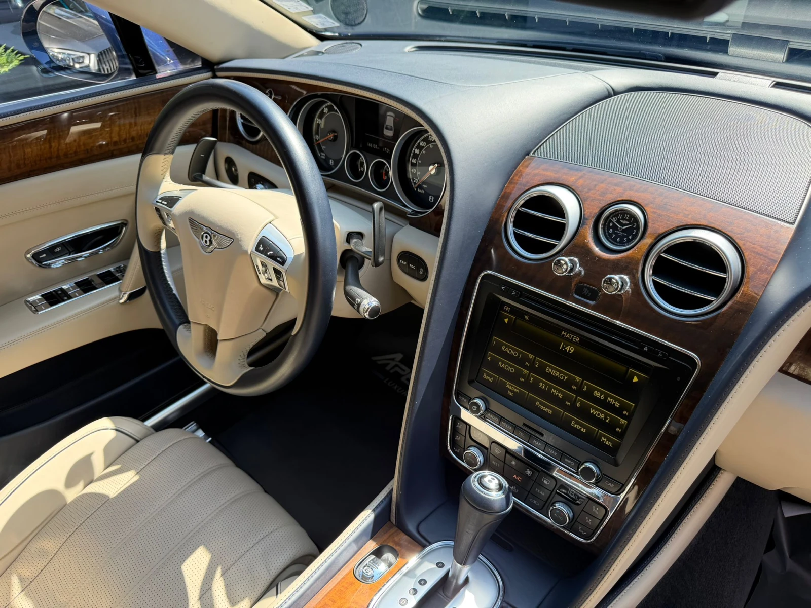 Bentley Flying Spur W12/NAIM SOUND/MASSAGE, снимка 12 - Автомобили и джипове - 54940081