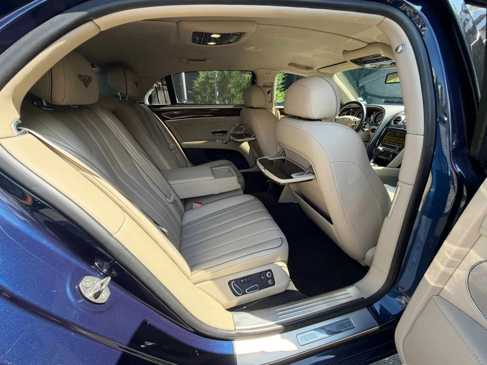 Bentley Flying Spur W12/NAIM SOUND/MASSAGE, снимка 15 - Автомобили и джипове - 54940081