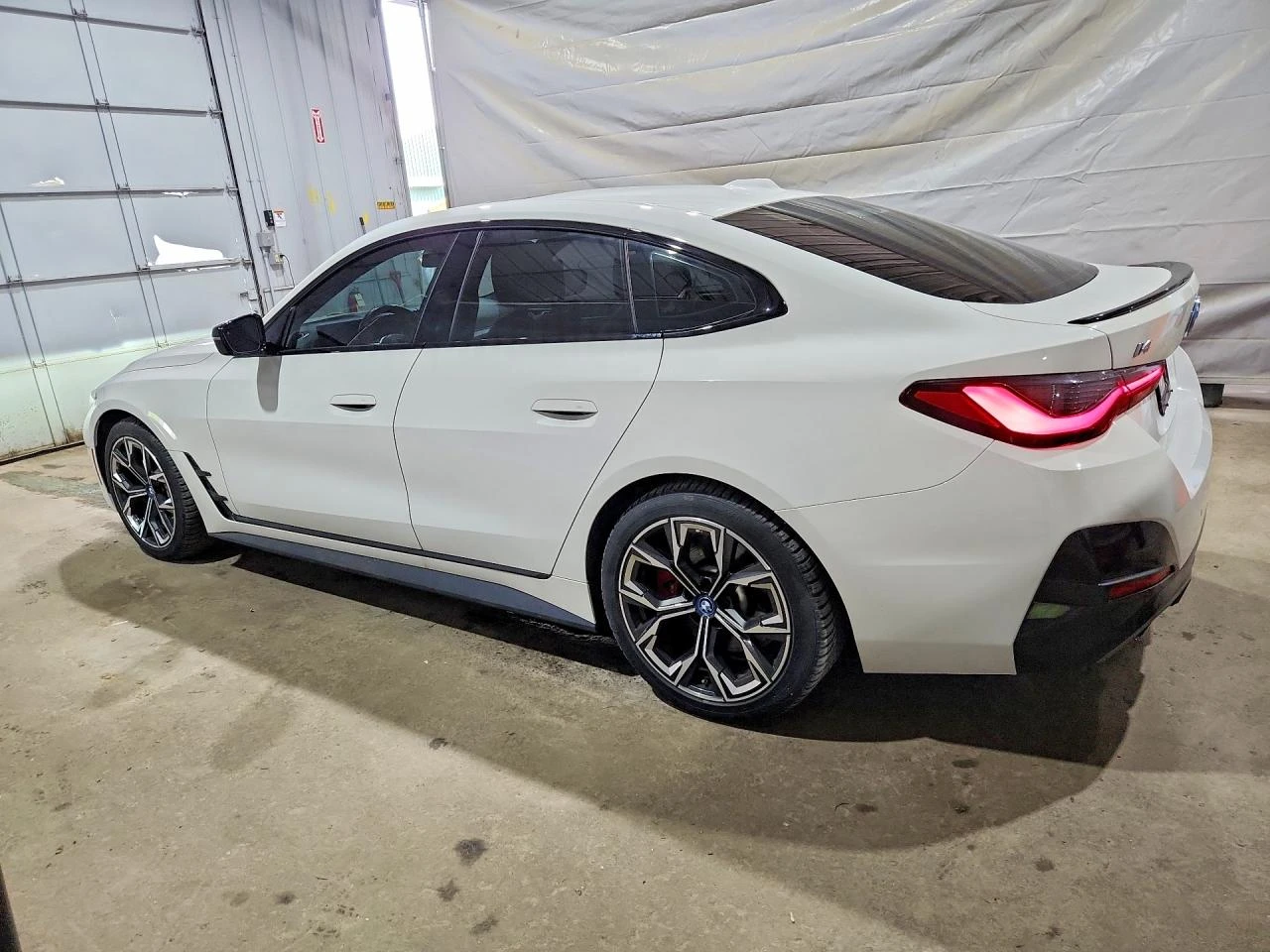 BMW i4 Edrive 40, снимка 2 - Автомобили и джипове - 56313368