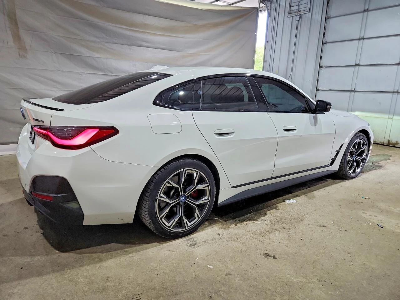 BMW i4 Edrive 40, снимка 3 - Автомобили и джипове - 56313368