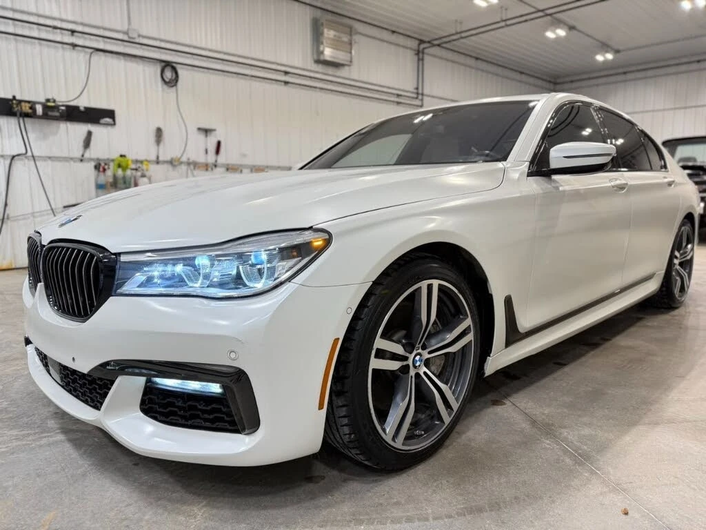 BMW 750 xDrive ShadowLine* Масаж* Harman* 360* Ambient* , снимка 3 - Автомобили и джипове - 56332773