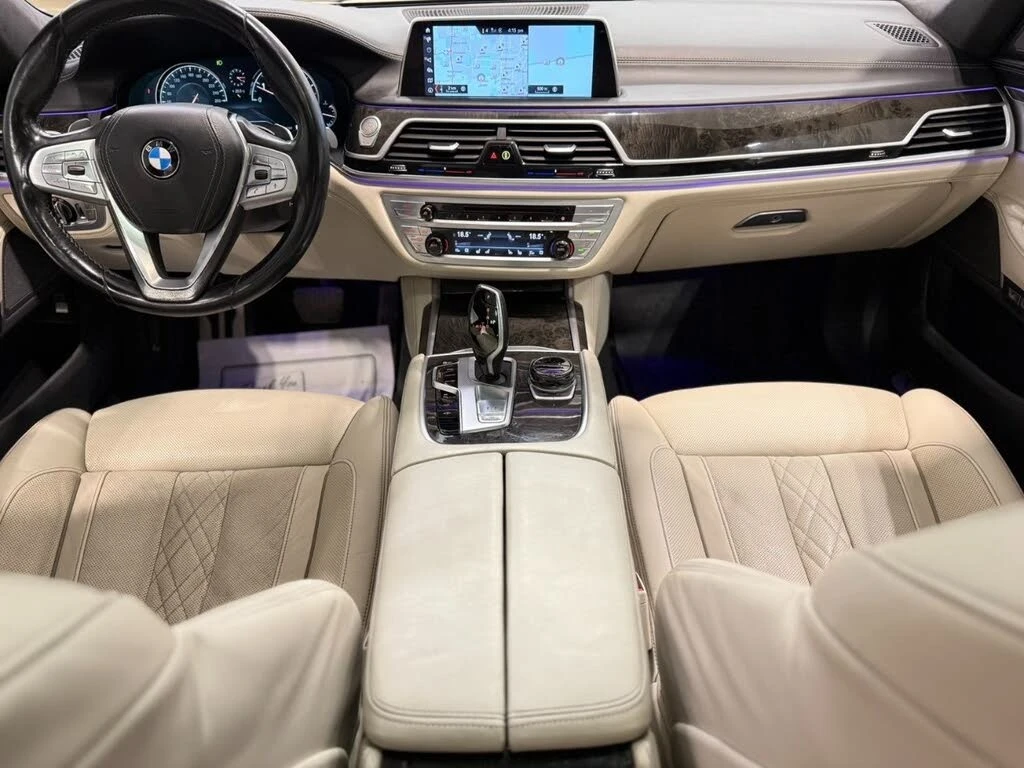 BMW 750 xDrive ShadowLine* Масаж* Harman* 360* Ambient* , снимка 12 - Автомобили и джипове - 56332773
