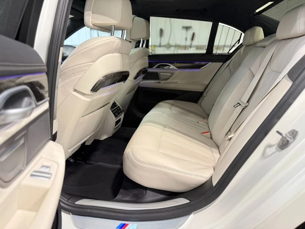 BMW 750 xDrive ShadowLine* Масаж* Harman* 360* Ambient* , снимка 13 - Автомобили и джипове - 56332773