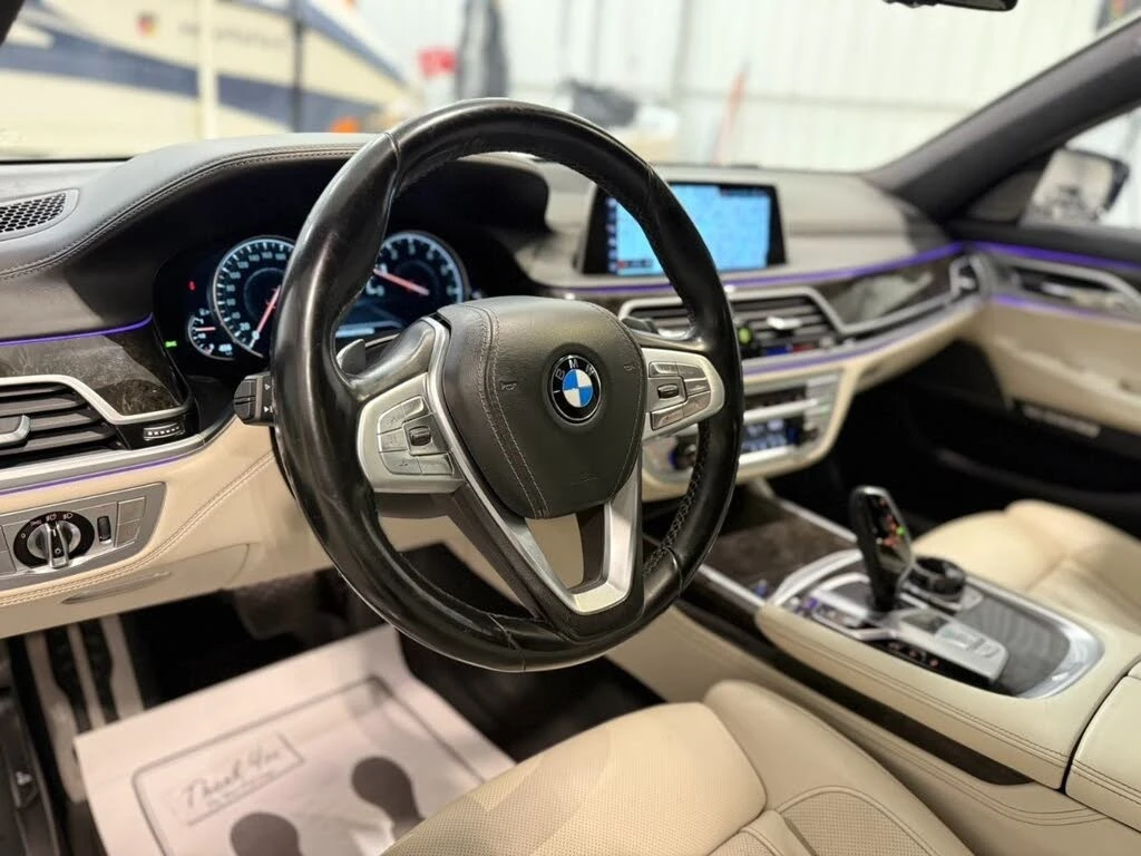 BMW 750 xDrive ShadowLine* Масаж* Harman* 360* Ambient* , снимка 11 - Автомобили и джипове - 56332773
