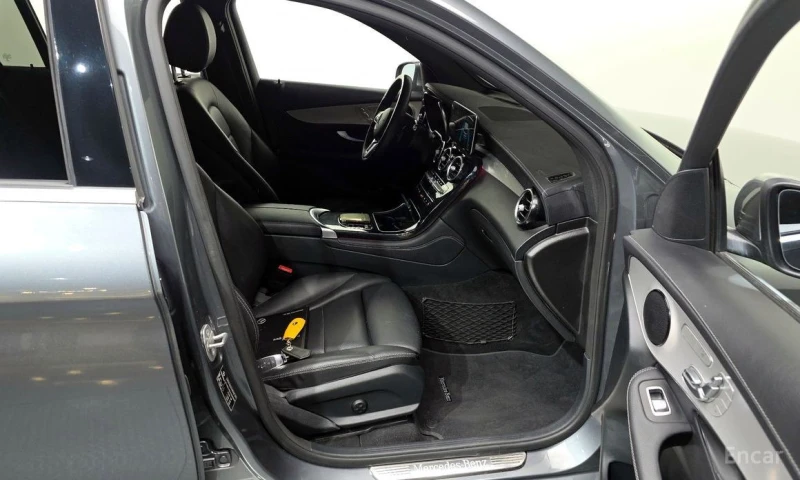 Mercedes-Benz GLC 220, снимка 11 - Автомобили и джипове - 52992626