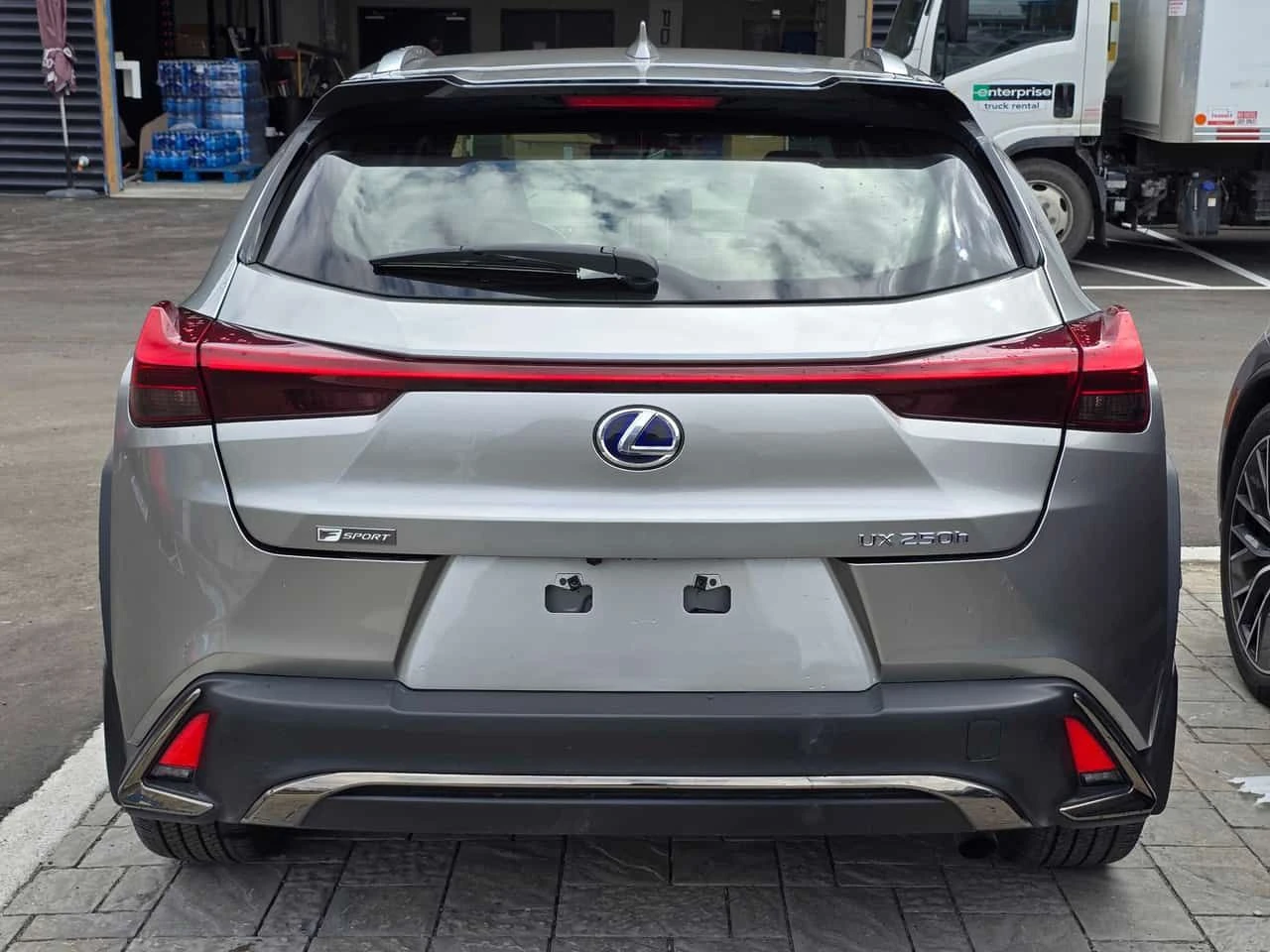 Lexus UX 250h | ЧЕРВЕН САЛОН | ДВА КЛЮЧА | ШИБЕДАХ | CARFAX | , снимка 4 - Автомобили и джипове - 54443198