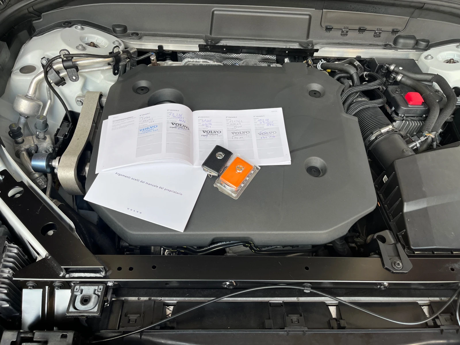 Volvo XC60 2.0D-B4+ AWD+ HYBRID+ FACELIFT, снимка 12 - Автомобили и джипове - 54837742