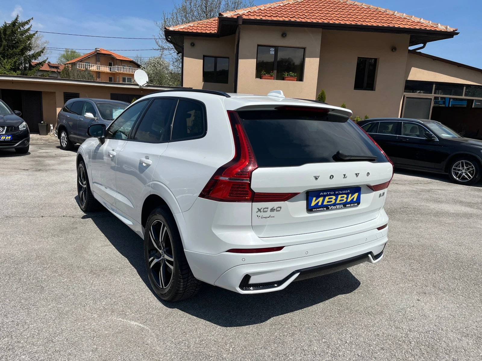 Volvo XC60 2.0D-B4+ AWD+ HYBRID+ FACELIFT, снимка 4 - Автомобили и джипове - 54837742