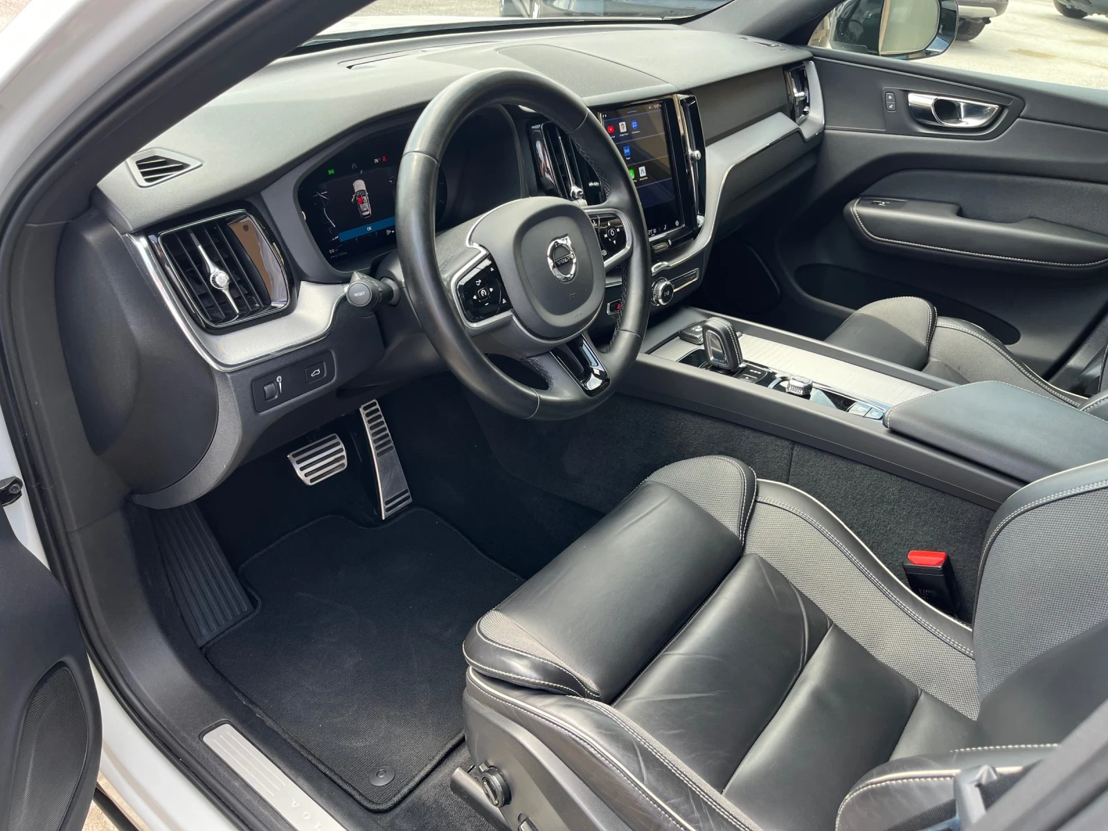 Volvo XC60 2.0D-B4+ AWD+ HYBRID+ FACELIFT, снимка 8 - Автомобили и джипове - 54837742