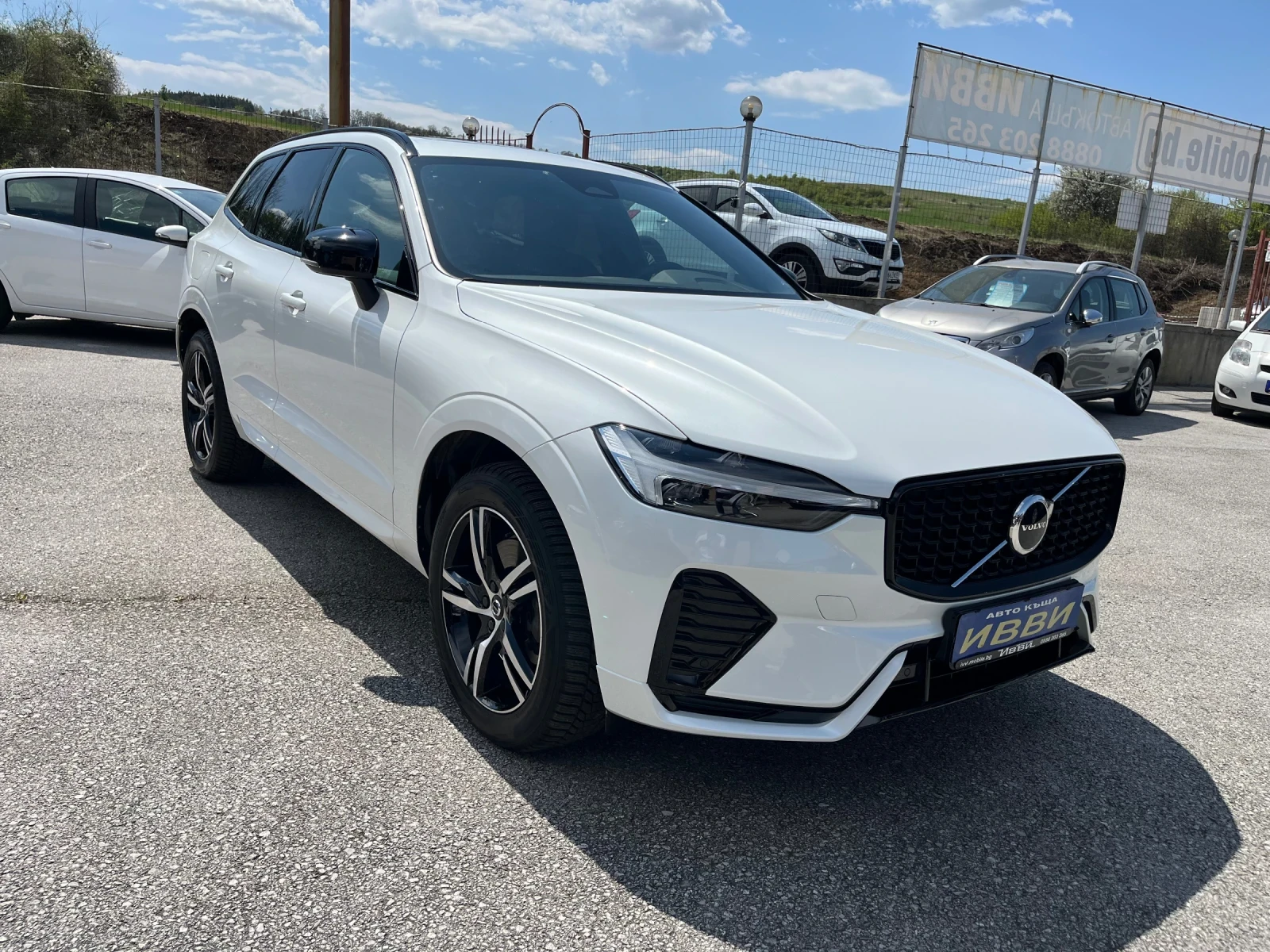 Volvo XC60 2.0D-B4+ AWD+ HYBRID+ FACELIFT, снимка 15 - Автомобили и джипове - 54837742