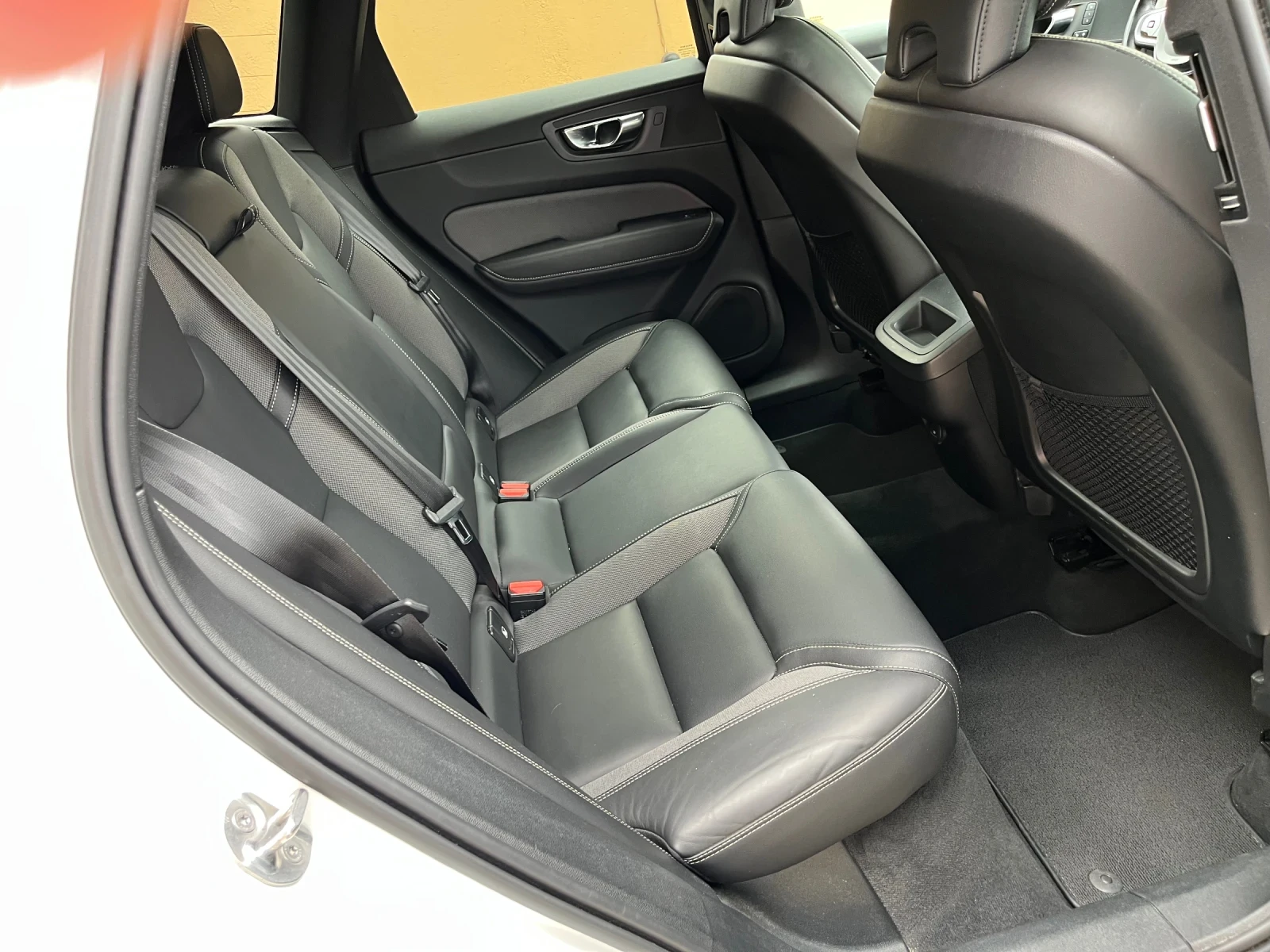 Volvo XC60 2.0D-B4+ AWD+ HYBRID+ FACELIFT, снимка 7 - Автомобили и джипове - 54837742