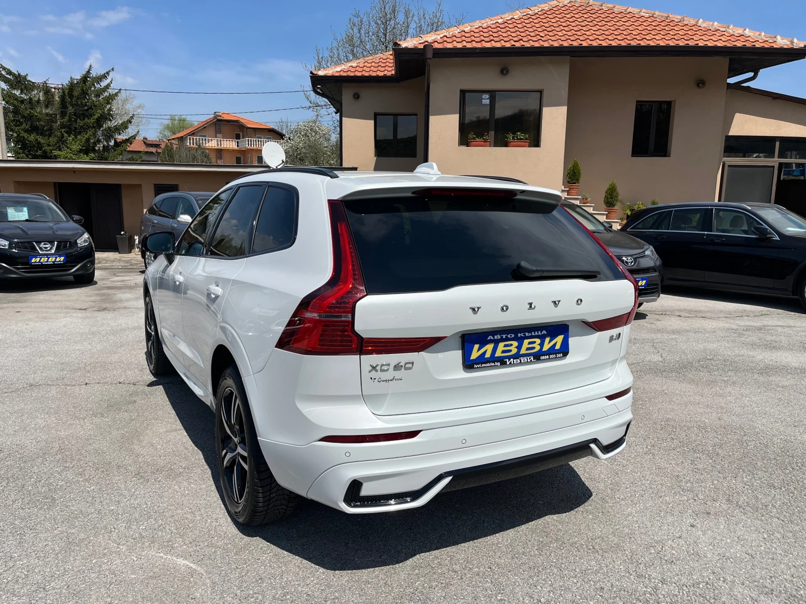 Volvo XC60 2.0D-B4+ AWD+ HYBRID+ FACELIFT, снимка 14 - Автомобили и джипове - 54837742