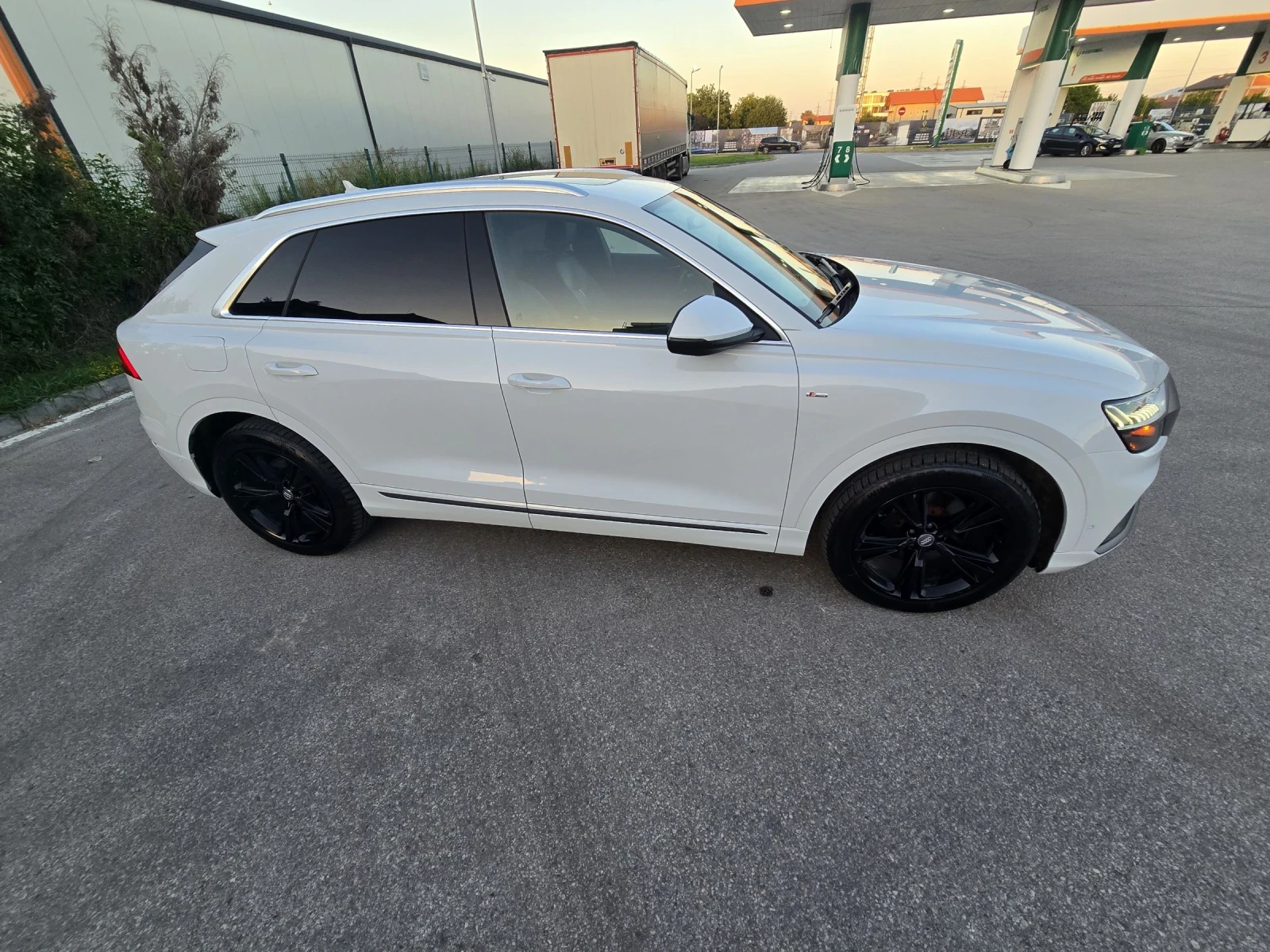 Audi Q8 55 TFSI quattro 340 к.с, снимка 4 - Автомобили и джипове - 55093785