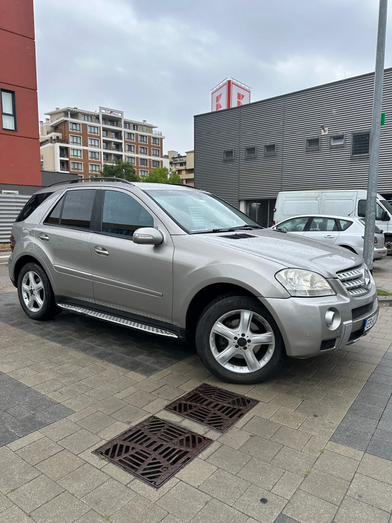 Mercedes-Benz ML 320, снимка 4 - Автомобили и джипове - 56425674
