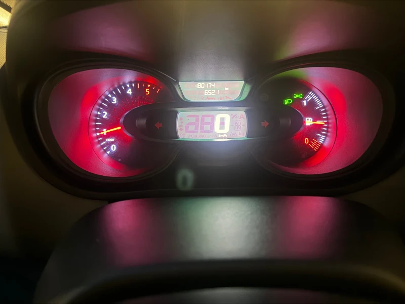 Renault Trafic 1.6BlueDCi 125k.c. L2H1, снимка 17 - Бусове и автобуси - 52887782