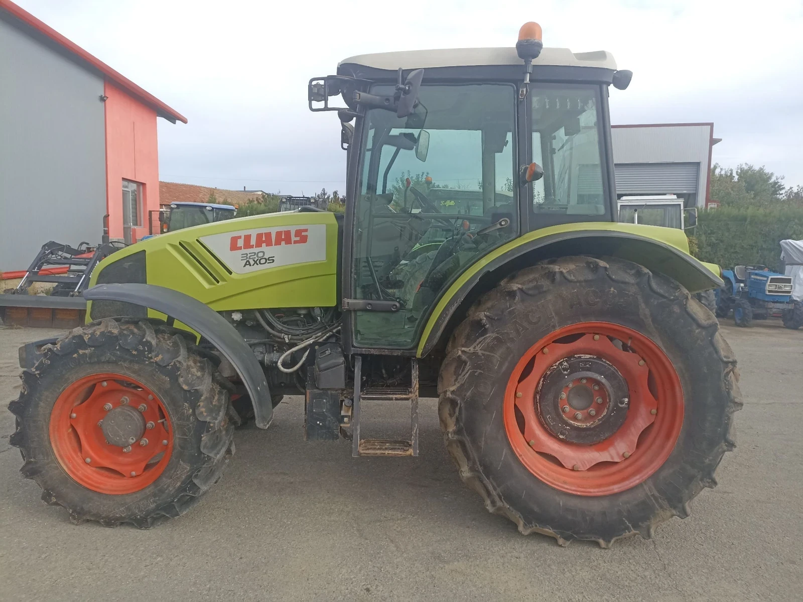 Трактор Claas AXOS 320 - изображение 3