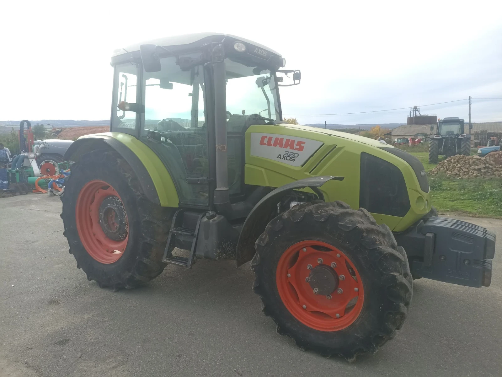 Трактор Claas AXOS 320 - изображение 2