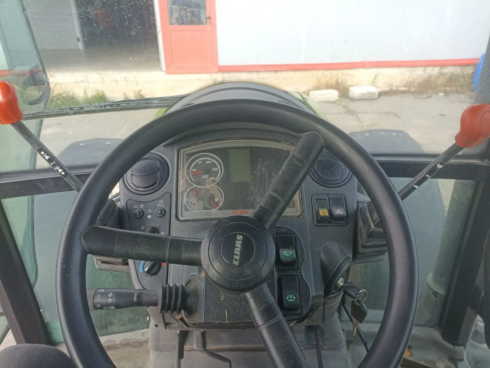 Трактор Claas AXOS 320 - изображение 8