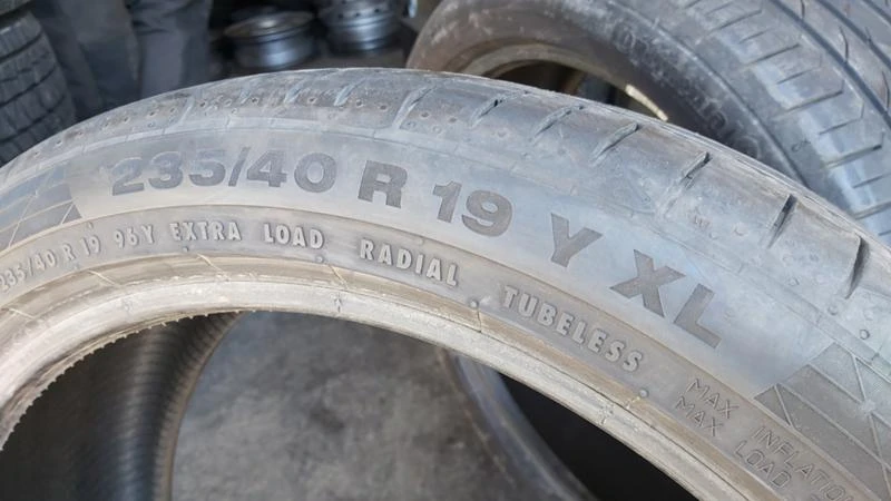 Гуми Летни 235/40R19, снимка 7 - Гуми и джанти - 28561467