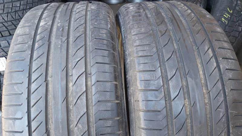 Гуми Летни 235/40R19, снимка 1 - Гуми и джанти - 28561467