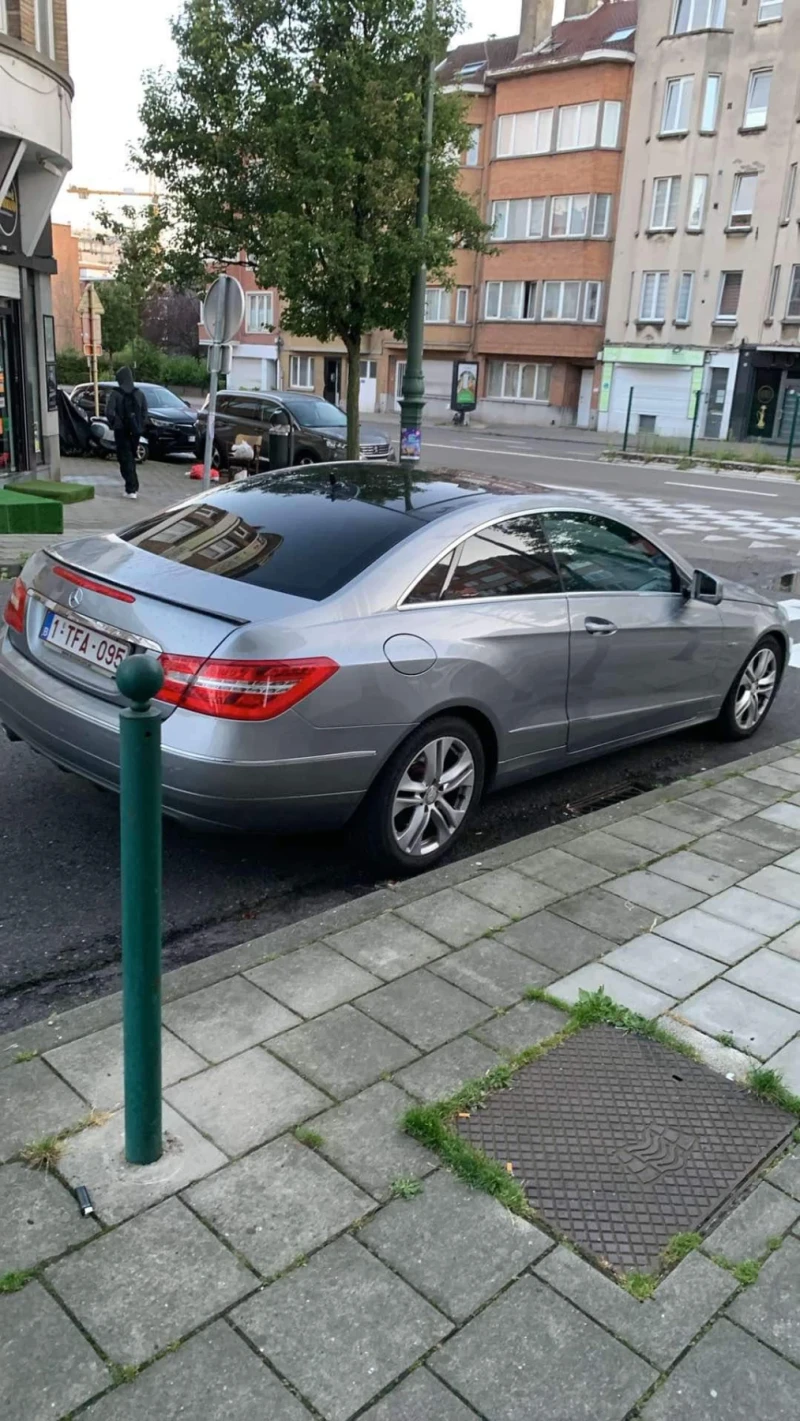 Mercedes-Benz E 220, снимка 13 - Автомобили и джипове - 46852364