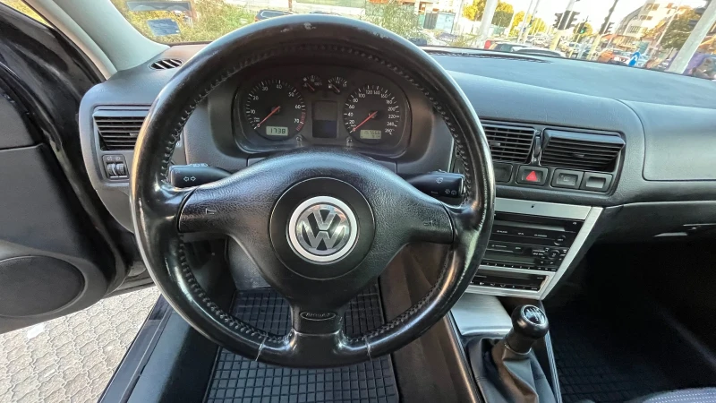 VW Golf 1.6 16V, снимка 9 - Автомобили и джипове - 47636944