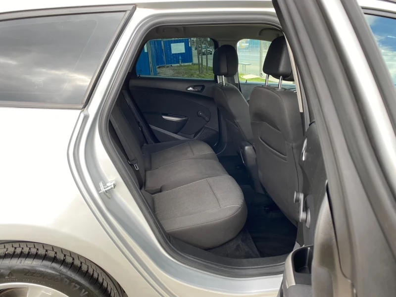 Opel Astra 2.0CDTi/ABTOMAT/РЕГИСТРИРАН, снимка 13 - Автомобили и джипове - 50892674