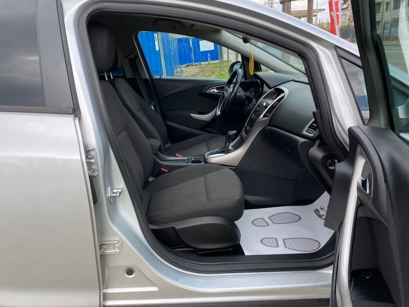 Opel Astra 2.0CDTi/ABTOMAT/РЕГИСТРИРАН, снимка 12 - Автомобили и джипове - 50892674