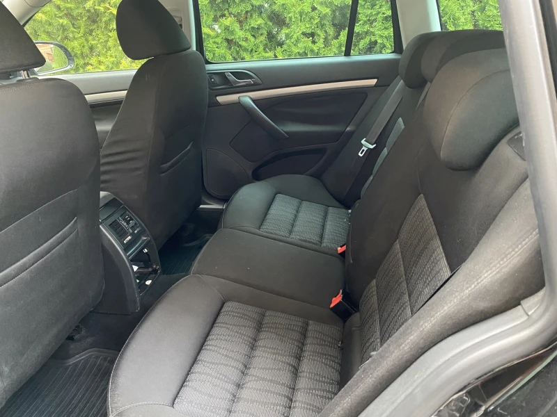 Skoda Octavia 1.6 TDI , снимка 10 - Автомобили и джипове - 52080110