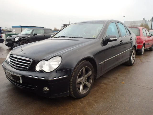 Mercedes-Benz C 220 W 203 150к.с, снимка 1 - Автомобили и джипове - 49582246