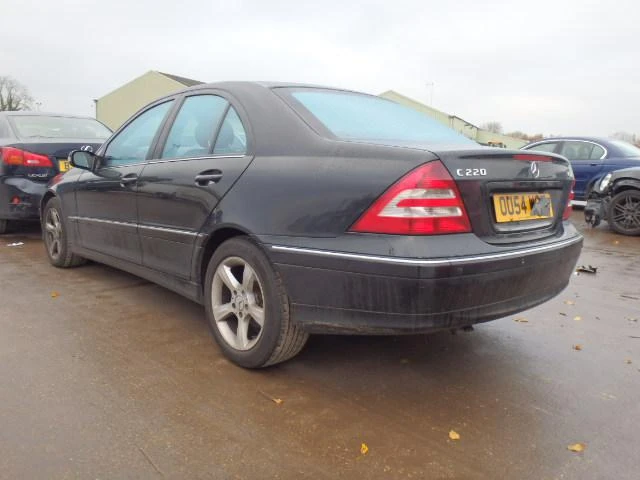 Mercedes-Benz C 220 W 203 150к.с, снимка 2 - Автомобили и джипове - 47326572