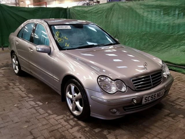 Mercedes-Benz C 220 W 203 150к.с, снимка 6 - Автомобили и джипове - 47326572