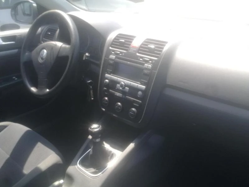 VW Jetta 1.9 TDi, снимка 3 - Автомобили и джипове - 48320115