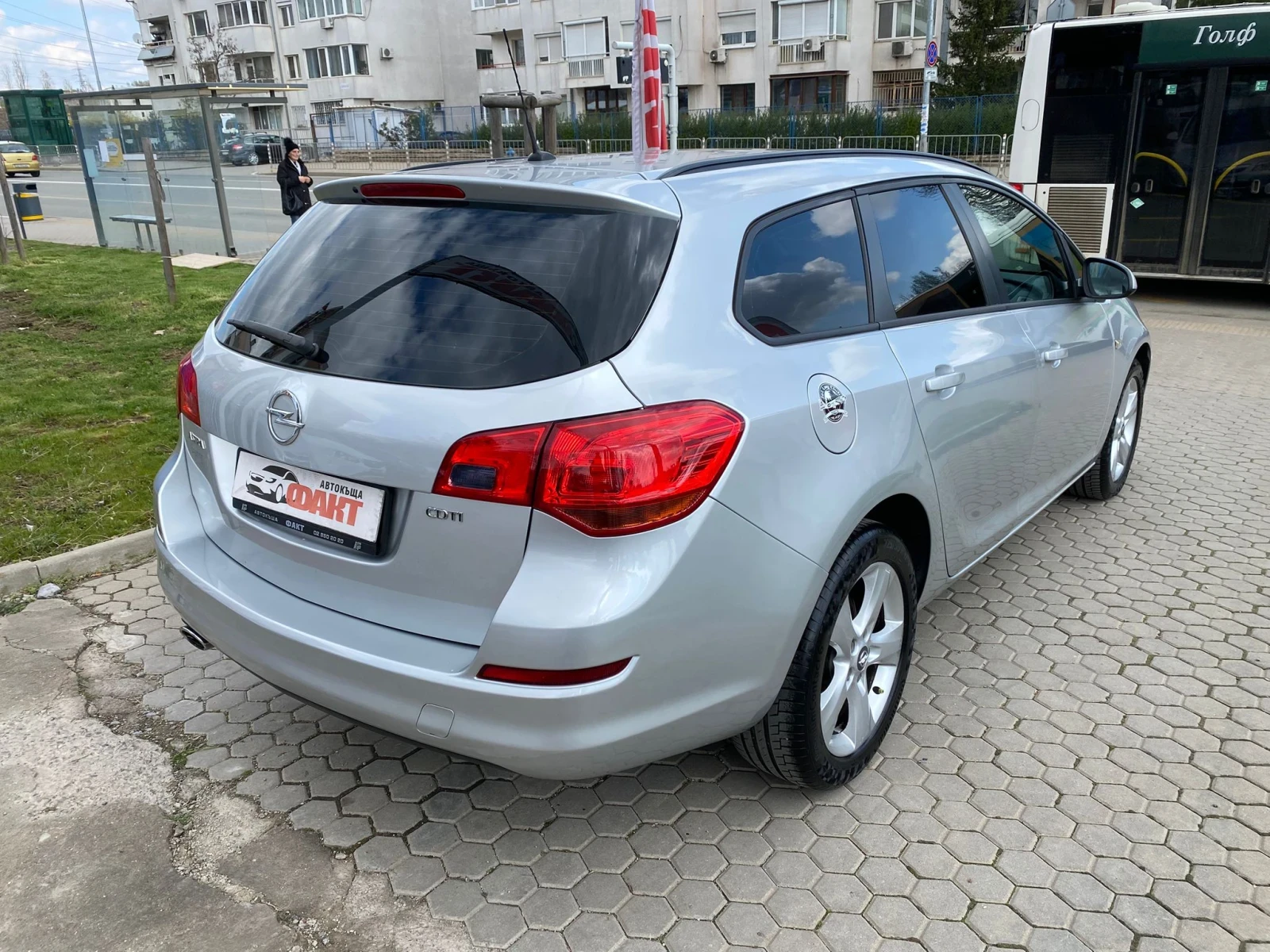Opel Astra 2.0CDTi/ABTOMAT/РЕГИСТРИРАН - изображение 4