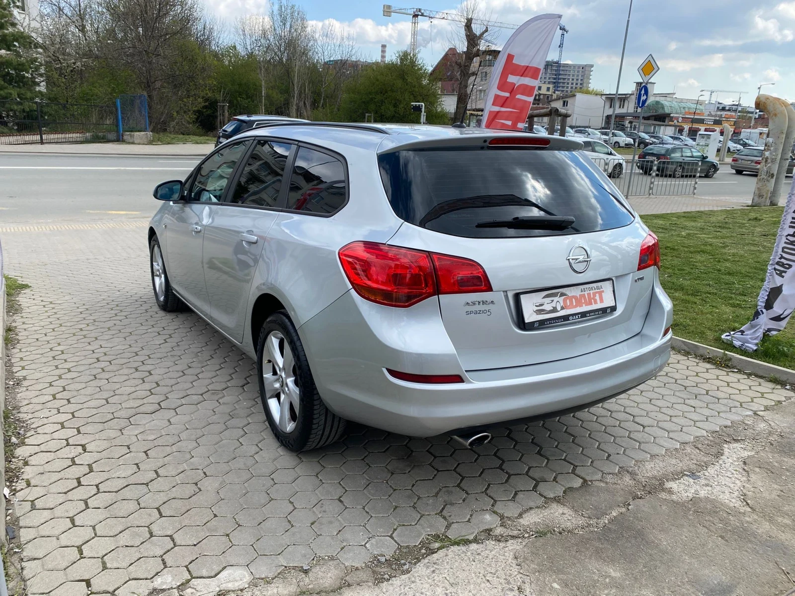 Opel Astra 2.0CDTi/ABTOMAT/РЕГИСТРИРАН - изображение 6
