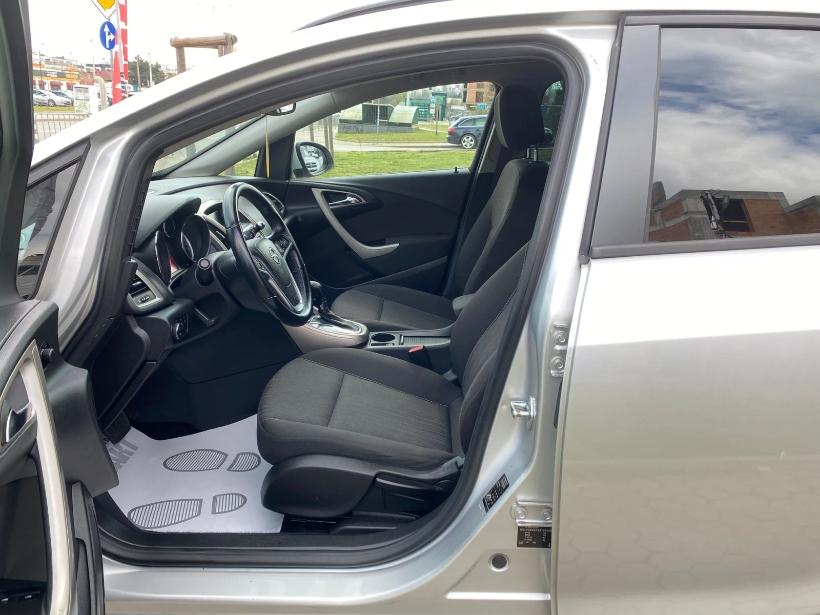 Opel Astra 2.0CDTi/ABTOMAT/РЕГИСТРИРАН - изображение 9